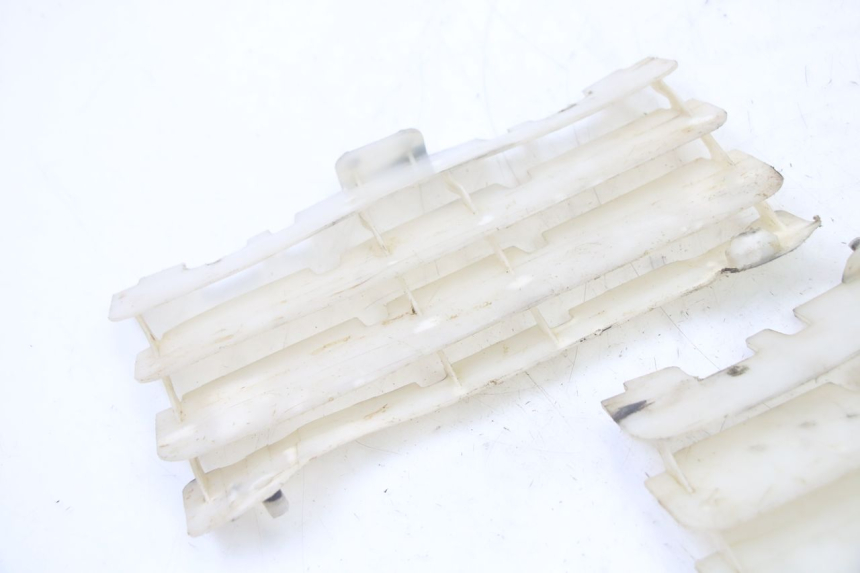 photo de KRATKA CHŁODNICY YAMAHA YZ-F YZF 250 (2007 - 2013) - Szczegół części