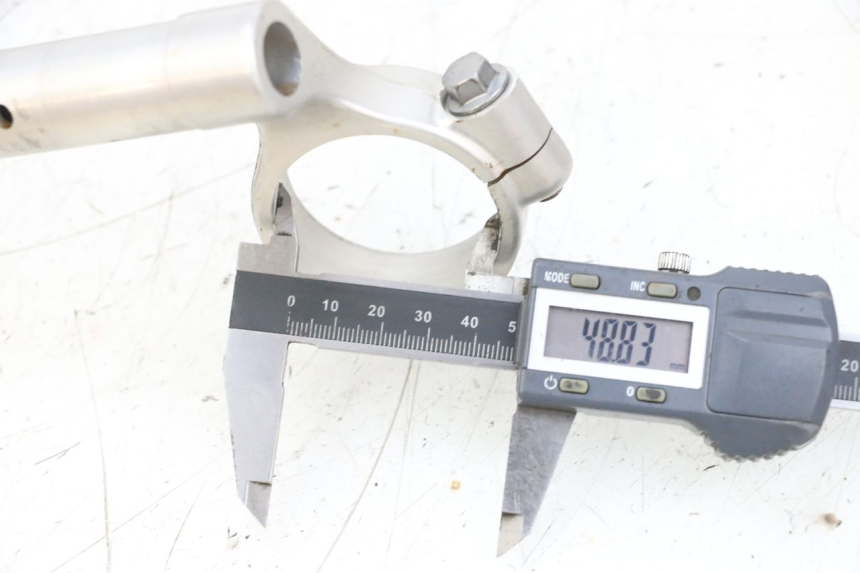 photo de KIEROWNICA SUZUKI GSXR GSX-R 1000 (2003 - 2004) - Szczegół części