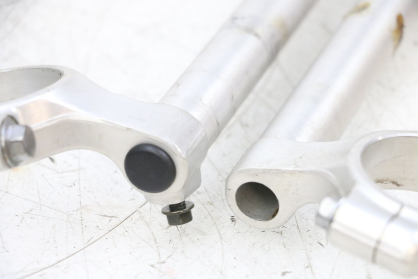 photo de KIEROWNICA SUZUKI GSXR GSX-R 1000 (2003 - 2004) - Inny kąt widzenia