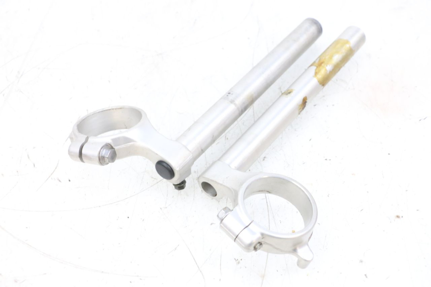 photo de KIEROWNICA SUZUKI GSXR GSX-R 1000 (2003 - 2004) - Zbliżenie techniczne