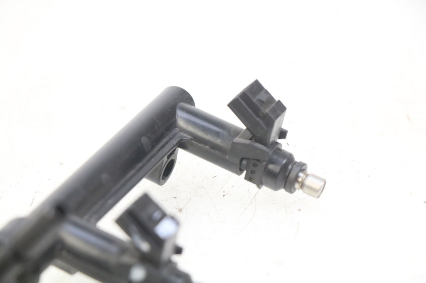 photo de WTRYSKIWACZ HONDA CB R 1000 (2018 - 2023) - Inny kąt widzenia