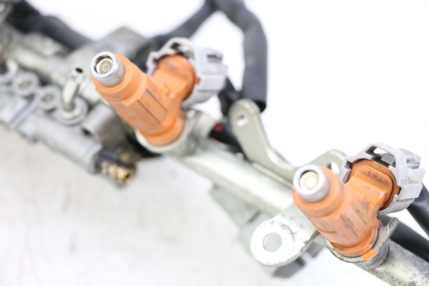 photo de WTRYSKIWACZ YAMAHA FJR ABS 1300 (2006 - 2012) - Punkty mocowania