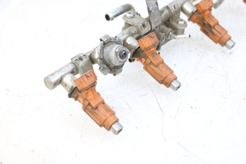 photo de WTRYSKIWACZ YAMAHA FJR ABS 1300 (2006 - 2012) - Inny kąt widzenia