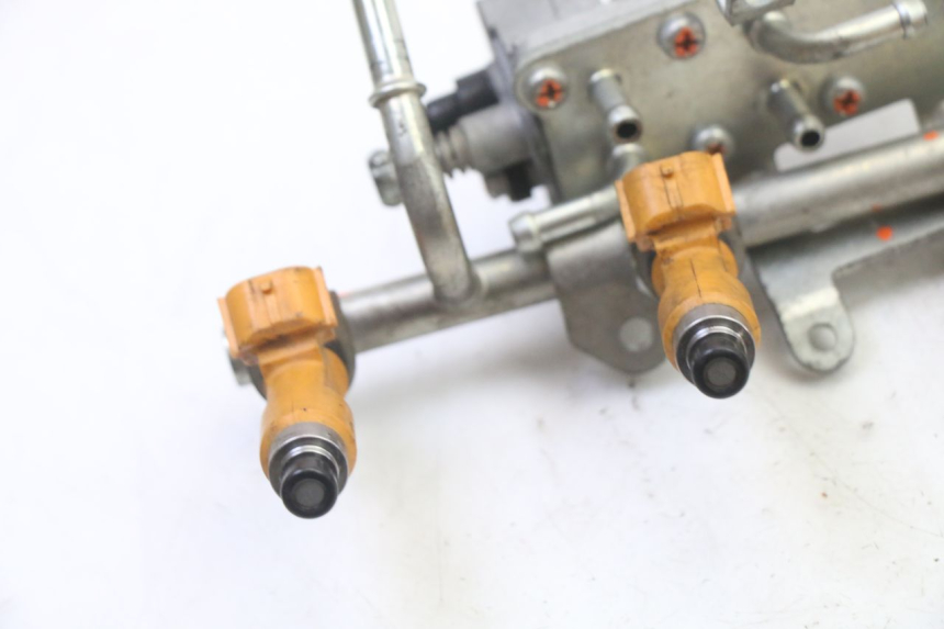 photo de WTRYSKIWACZ YAMAHA FZ6 FAZER S2 600 (2007 - 2011) - Inny kąt widzenia