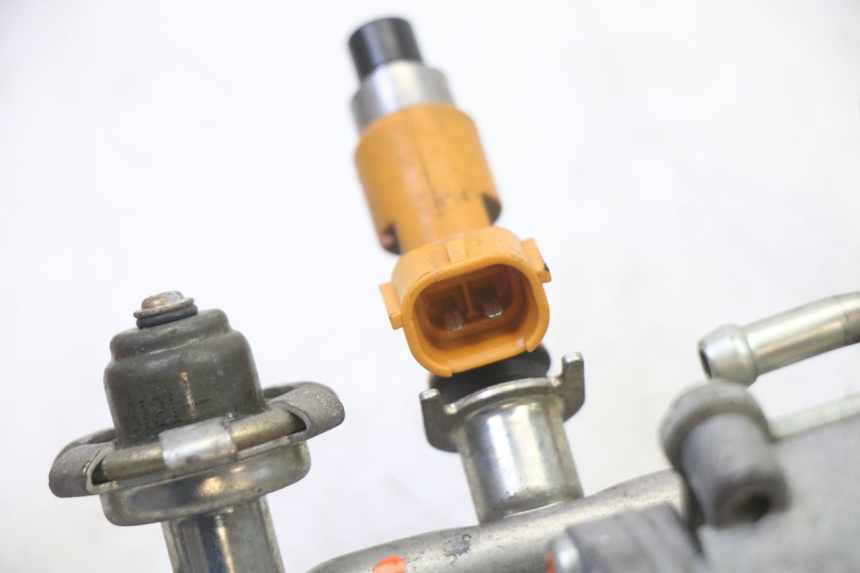 photo de WTRYSKIWACZ YAMAHA FZ6 FAZER S2 600 (2007 - 2011) - Punkty mocowania