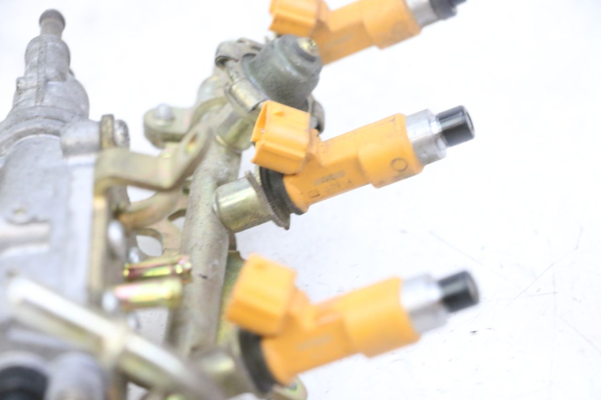 photo de WTRYSKIWACZ YAMAHA FZ6 N FAZER 600 (2004 - 2006) - Inny kąt widzenia