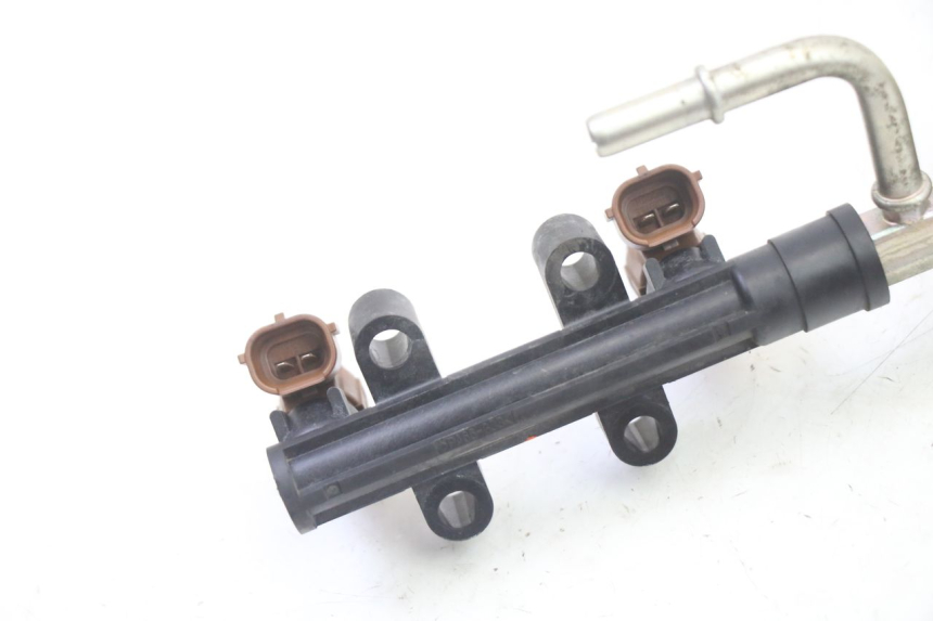 photo de WTRYSKIWACZ SUZUKI GSR 750 (2011 - 2017) - Zbliżenie techniczne