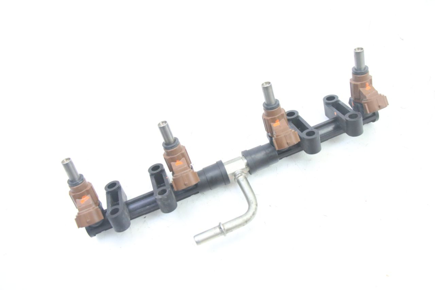 photo de WTRYSKIWACZ SUZUKI GSR 750 (2011 - 2017) - Punkty mocowania