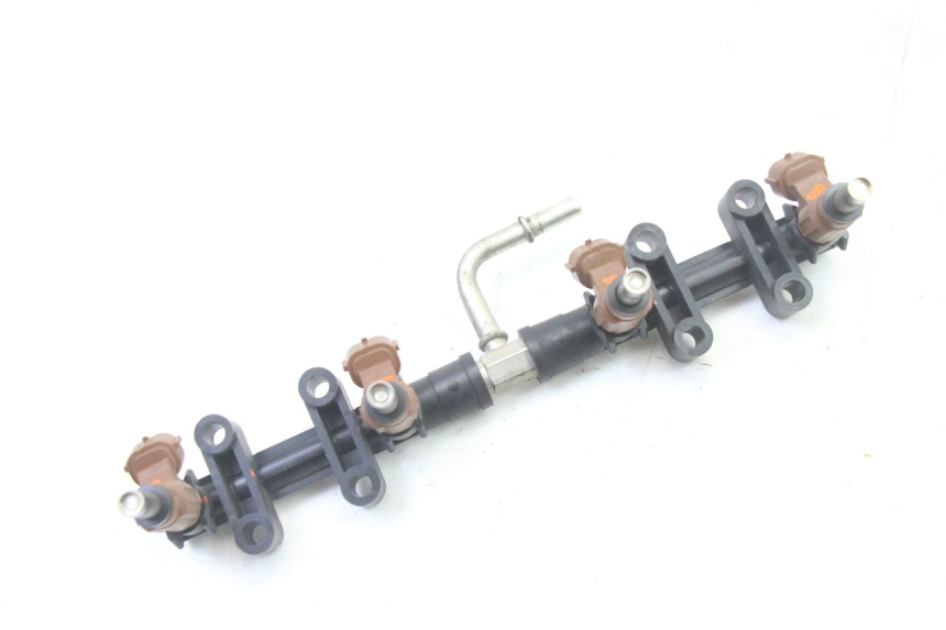 photo de WTRYSKIWACZ SUZUKI GSR 750 (2011 - 2017) - Stan powierzchni