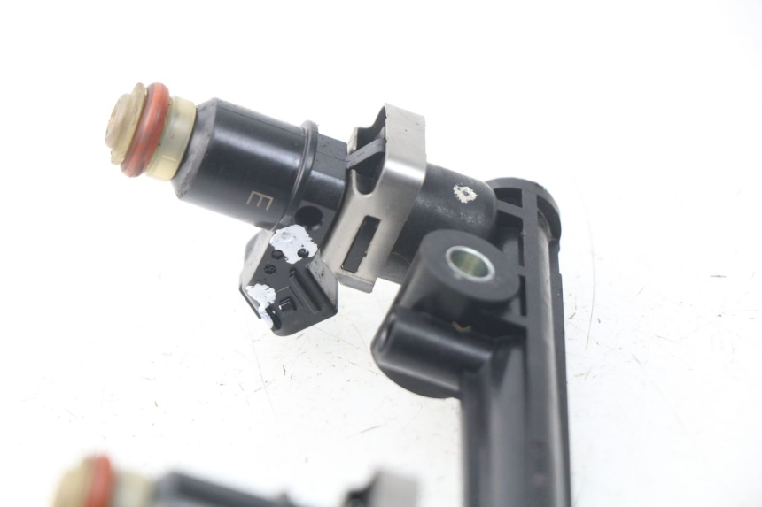 photo de WTRYSKIWACZ TRIUMPH SPRINT ST ABS 1050 (2005 - 2007) - Inny kąt widzenia