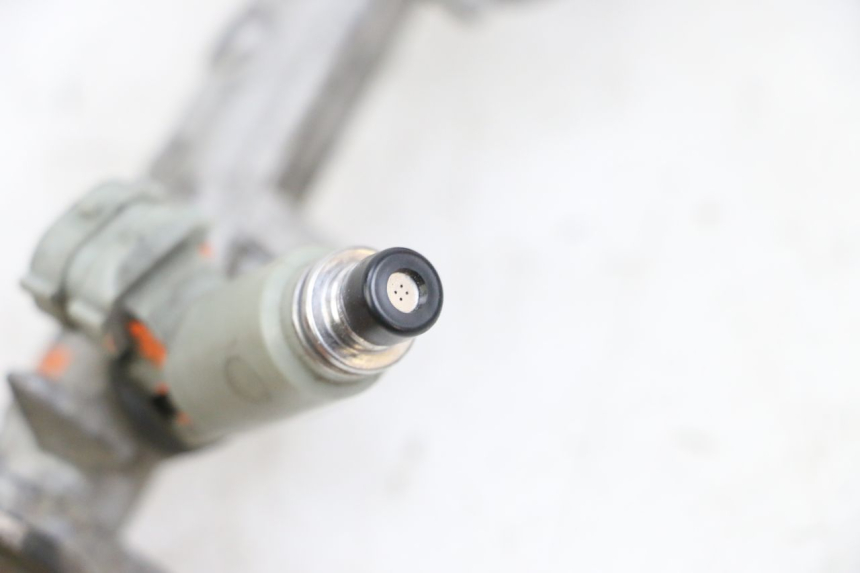 photo de WTRYSKIWACZ YAMAHA TDM ABS 900 (2002 - 2014) - Inny kąt widzenia