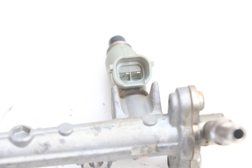 photo de WTRYSKIWACZ YAMAHA TDM ABS 900 (2002 - 2014) - Inny kąt widzenia