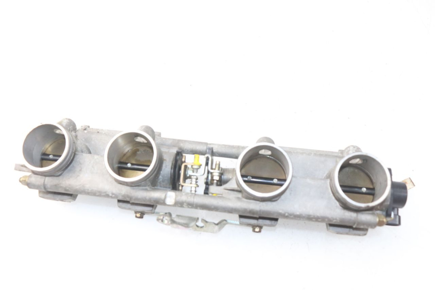 photo de WTRYSK MV AGUSTA BRUTALE R WALLY 910 (2008 - 2008) - Szczegóły charakterystyczne