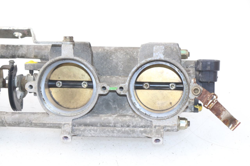 photo de WTRYSK MV AGUSTA BRUTALE R WALLY 910 (2008 - 2008) - Zbliżenie techniczne