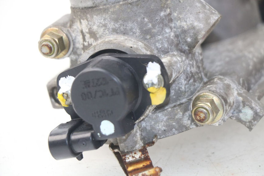 photo de WTRYSK MV AGUSTA BRUTALE R WALLY 910 (2008 - 2008) - Część sprawdzona