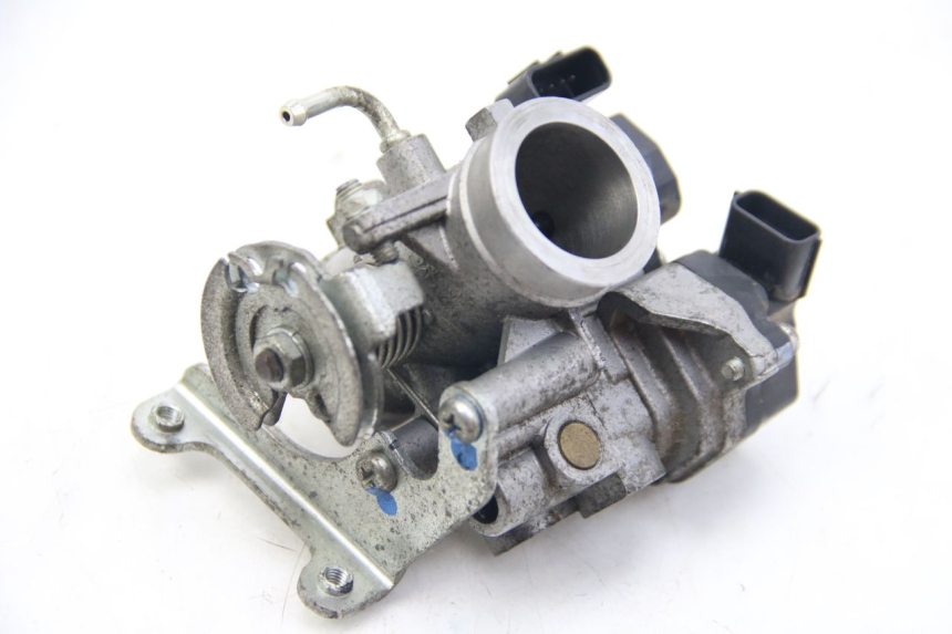 photo de WTRYSK YAMAHA BW'S BWS 125 (2010 - 2013) - Inny kąt widzenia