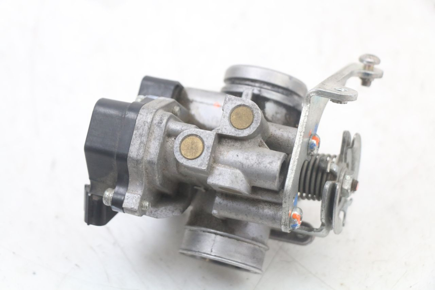 photo de WTRYSK YAMAHA BW'S BWS 125 (2010 - 2013) - Punkty mocowania