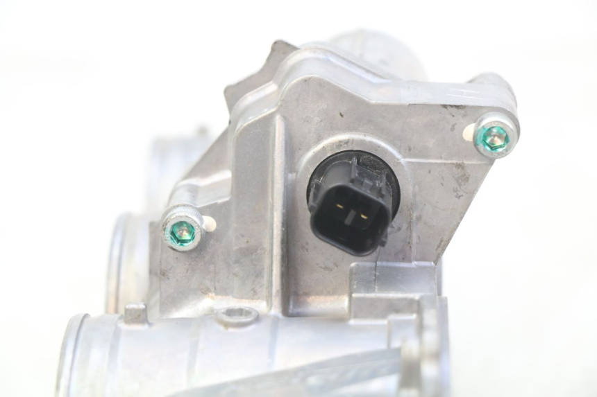 photo de WTRYSK HONDA CB R 1000 (2018 - 2023) - Zbliżenie komponentów