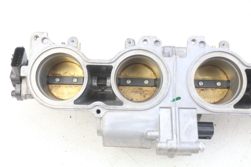 photo de WTRYSK HONDA CB R 1000 (2018 - 2023) - Struktura - zbliżenie