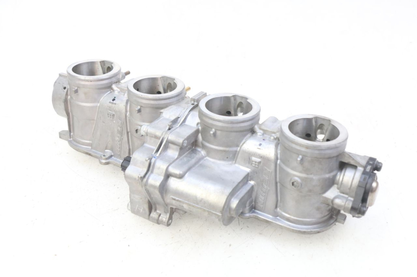 photo de WTRYSK HONDA CB R 1000 (2018 - 2023) - Inny kąt widzenia