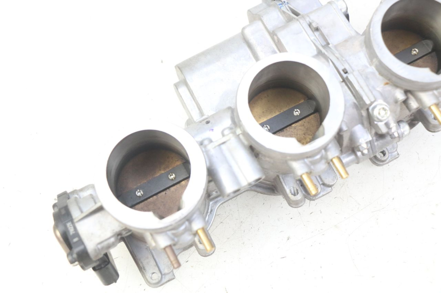 photo de WTRYSK HONDA CB R 1000 (2018 - 2023) - Punkty mocowania