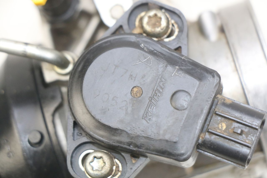 photo de WTRYSK HONDA CRF CR-F 450 (2009 - 2012) - Zoom stanu zużycia