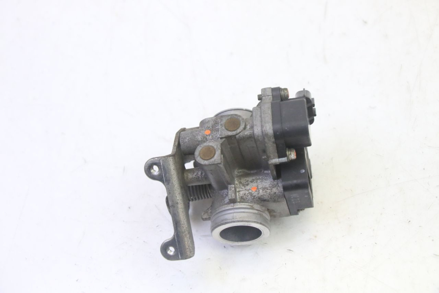 photo de WTRYSK YAMAHA CYGNUS X INJECTION 125 (2007 - 2013) - Inny kąt widzenia