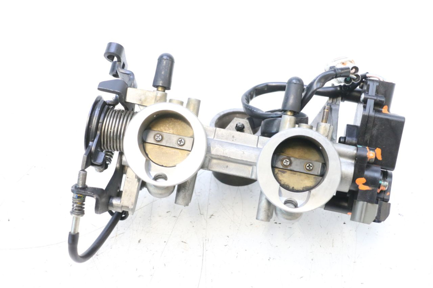 photo de WTRYSK KAWASAKI ER-6 ER6 F ABS 650 (2012 - 2016) - Zbliżenie techniczne