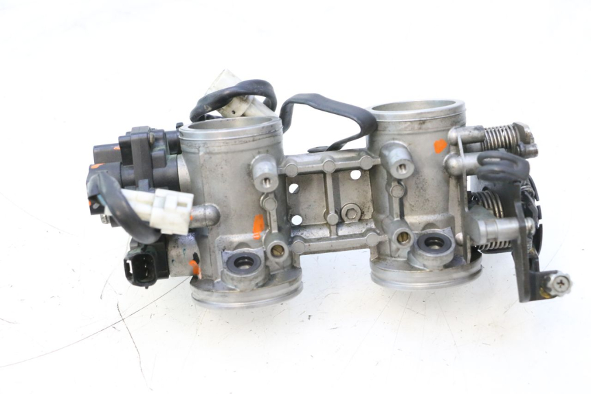 photo de WTRYSK KAWASAKI ER-6 ER6 N 650 (2005 - 2009) - Zbliżenie techniczne