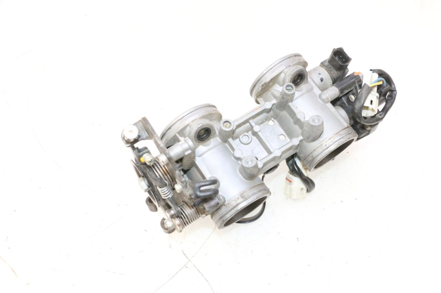 photo de WTRYSK KAWASAKI ER-6 ER6 N 650 (2005 - 2009) - Inny kąt widzenia