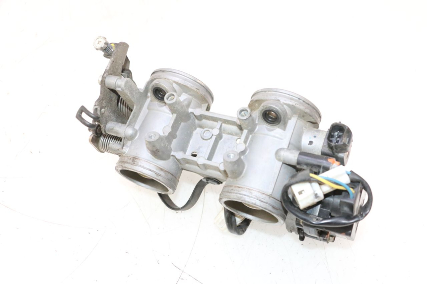 photo de WTRYSK KAWASAKI ER-6 ER6 N 650 (2005 - 2009) - Zbliżenie techniczne
