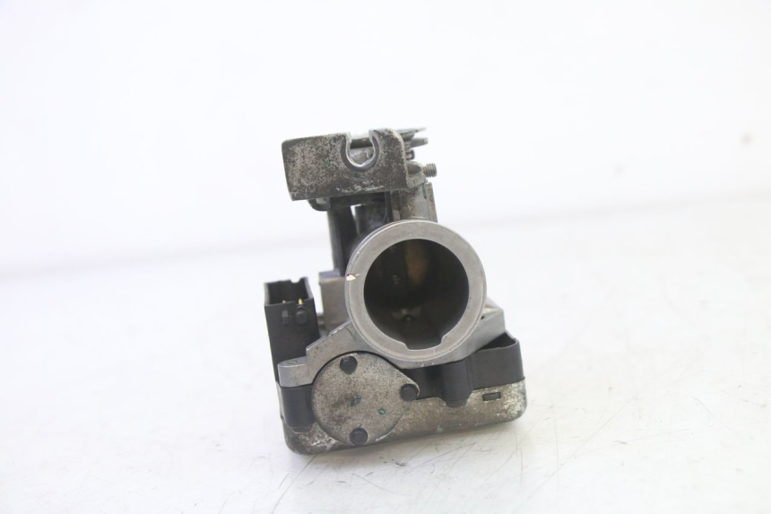 photo de WTRYSK HONDA FES S-WING SWING ABS 125 (2007 - 2015) - Zbliżenie techniczne