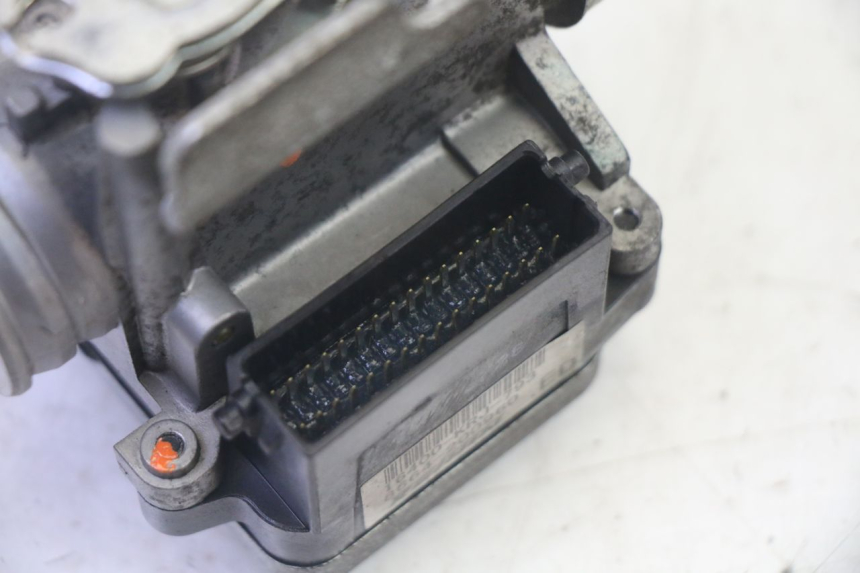 photo de WTRYSK HONDA FES S-WING SWING ABS 125 (2007 - 2015) - Punkty mocowania