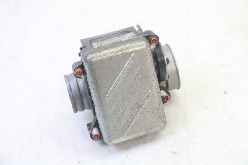 photo de WTRYSK HONDA FES S-WING SWING ABS 125 (2007 - 2015) - Stan powierzchni