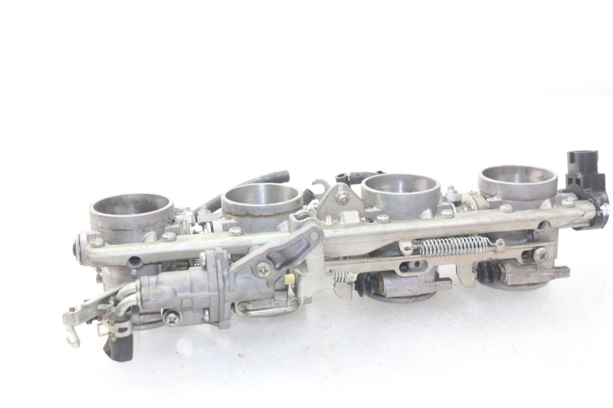 photo de WTRYSK YAMAHA FJR ABS 1300 (2006 - 2012) - Inny kąt widzenia