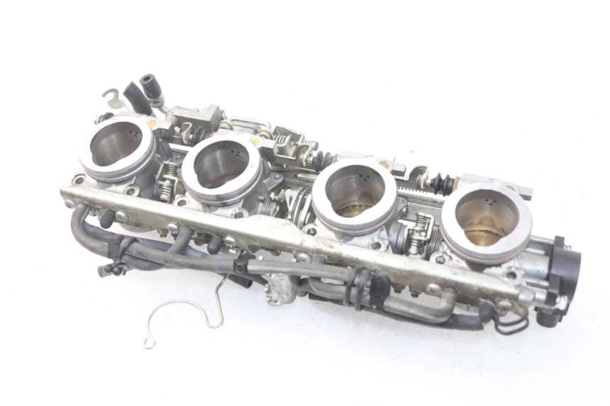 photo de WTRYSK YAMAHA FJR ABS 1300 (2006 - 2012) - Punkty mocowania