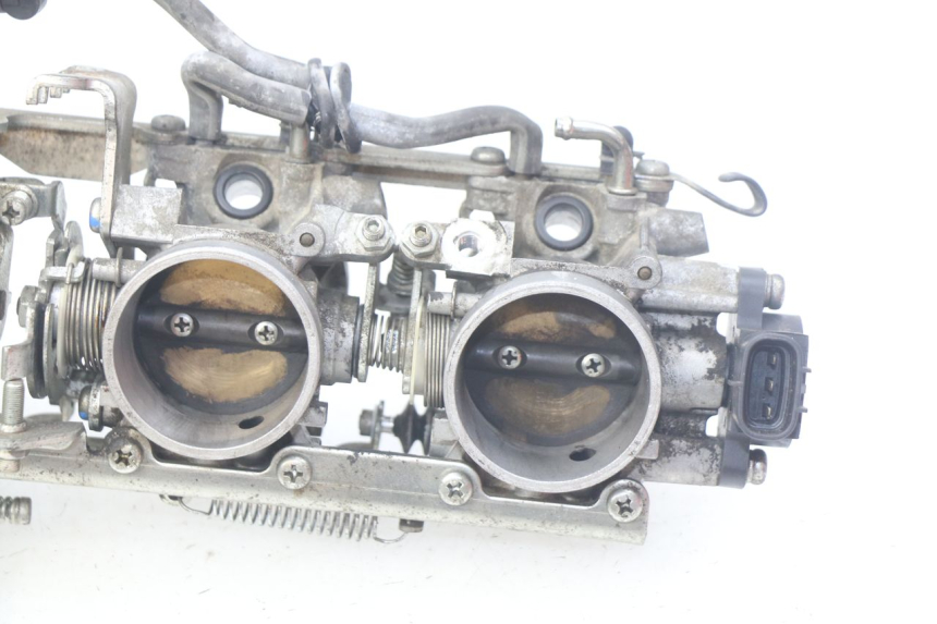 photo de WTRYSK YAMAHA FJR ABS 1300 (2006 - 2012) - Stan powierzchni