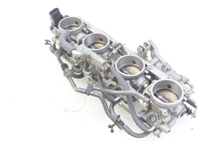 photo de WTRYSK YAMAHA FJR ABS 1300 (2006 - 2012) - Punkty mocowania