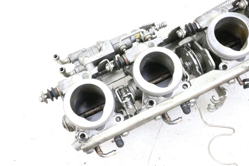 photo de WTRYSK YAMAHA FJR ABS 1300 (2006 - 2012) - Punkty mocowania