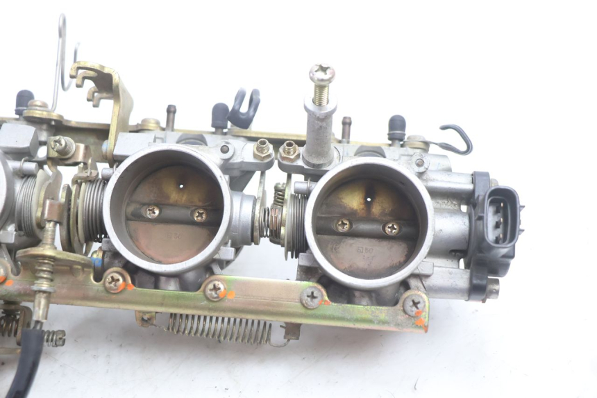 photo de WTRYSK YAMAHA FJR 1300 (2001 - 2005) - Zoom stanu zużycia