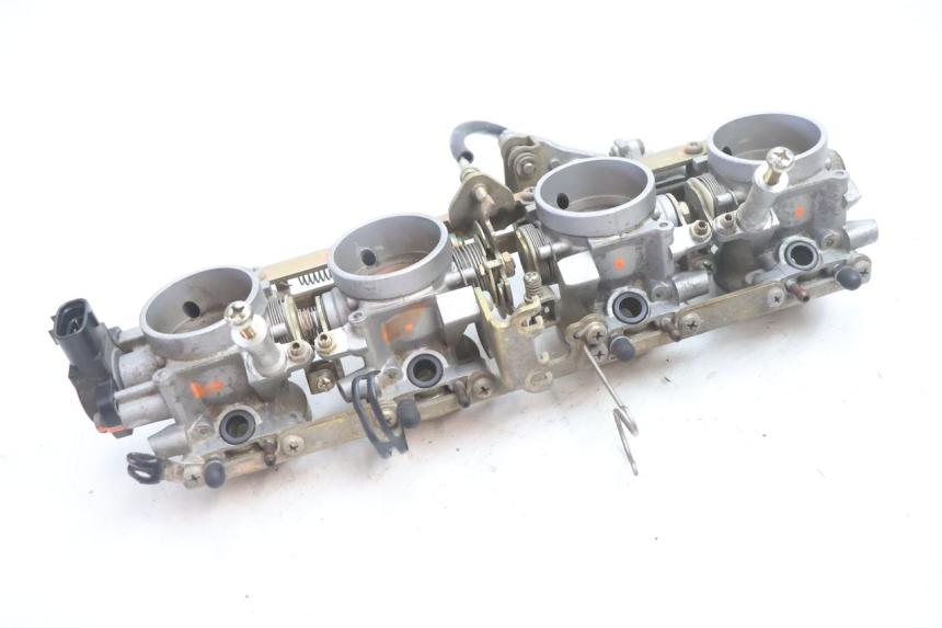photo de WTRYSK YAMAHA FJR 1300 (2001 - 2005) - Zbliżenie techniczne