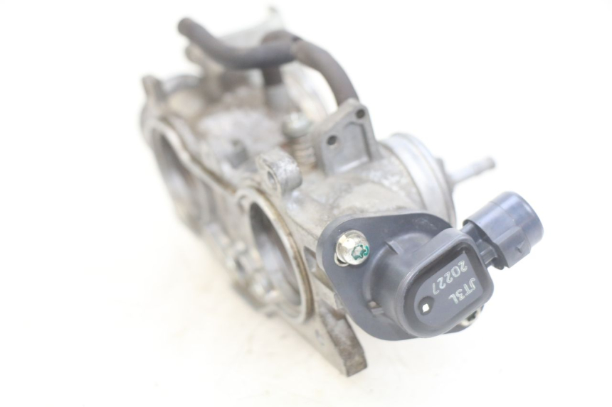 photo de WTRYSK HONDA FJS SILVERWING SILVER WING 400 (2009 - 2016) - Zbliżenie techniczne