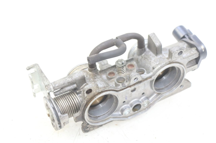 photo de WTRYSK HONDA FJS SILVERWING SILVER WING 400 (2009 - 2016) - Widok ogólny