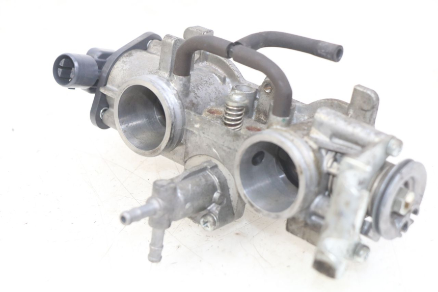 photo de WTRYSK HONDA FJS SILVERWING SILVER WING 400 (2009 - 2016) - Punkty mocowania