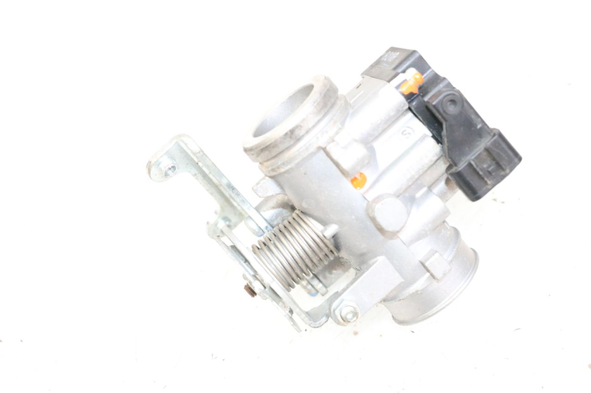 photo de WTRYSK MBK FLAME X 125 (2007 - 2016) - Inny kąt widzenia