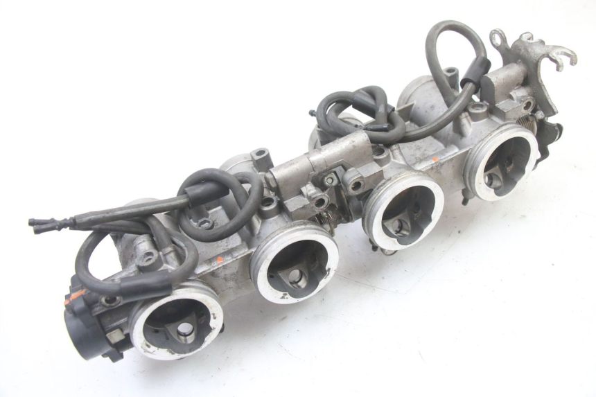 photo de WTRYSK YAMAHA FZ6 FAZER S2 600 (2007 - 2011) - Inny kąt widzenia