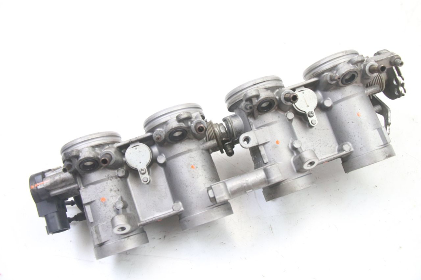 photo de WTRYSK YAMAHA FZ6 FAZER S2 600 (2007 - 2011) - Zbliżenie techniczne