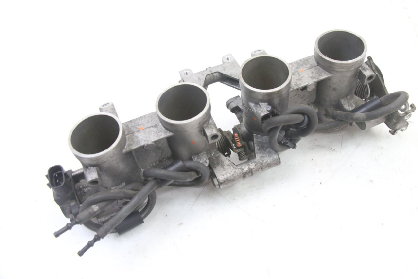 photo de WTRYSK YAMAHA FZ6 FAZER S2 600 (2007 - 2011) - Widok ogólny