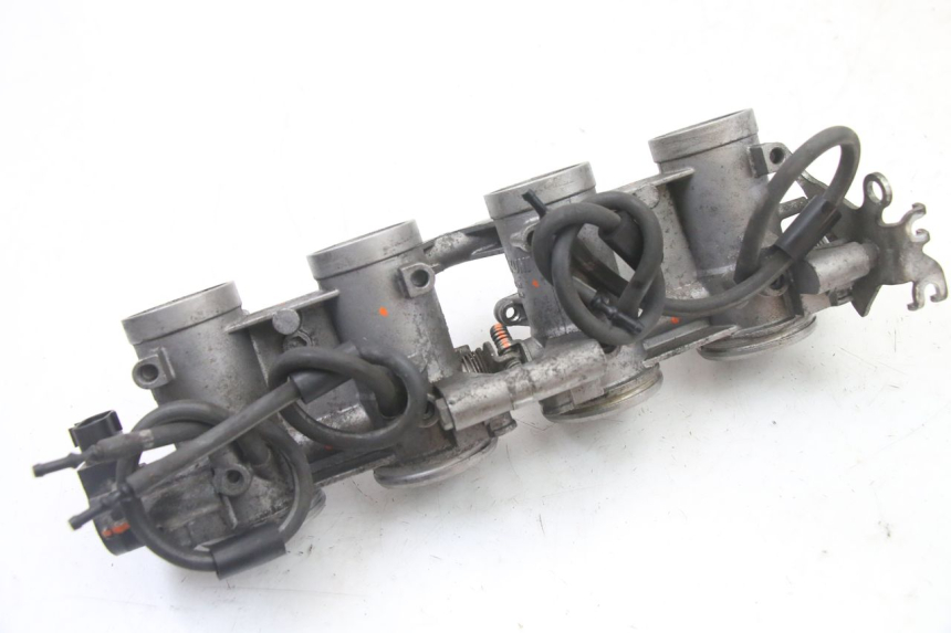 photo de WTRYSK YAMAHA FZ6 FAZER S2 600 (2007 - 2011) - Punkty mocowania