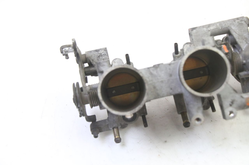 photo de WTRYSK YAMAHA FZ6 FAZER S2 600 (2007 - 2011) - Szczegół części